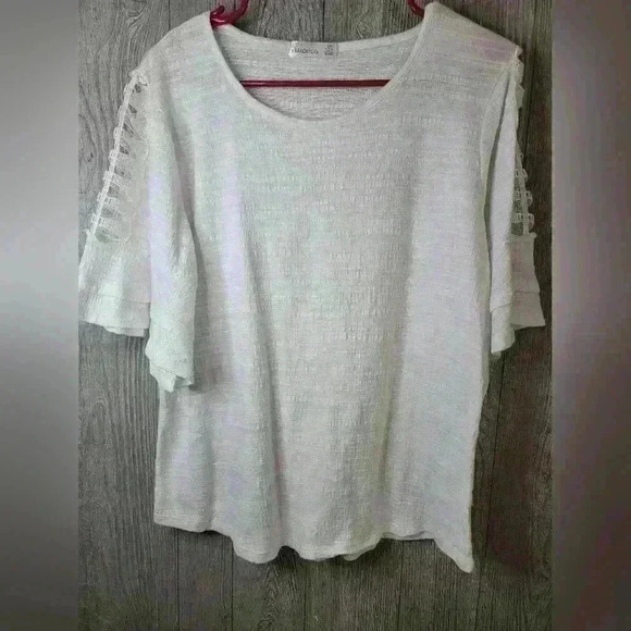 89th & Maddison white size large blouse. RAYON, POLY SPANDEX BLEND. - Picture 1 of 6